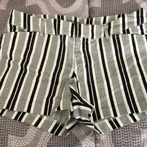 Old Navy pixie midrise shorts size 4